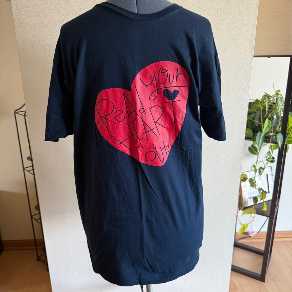 Red Heart “Read Your Heart Out!” Blue Unisex Graphic Tee T-Shirt, Men’s Size XL